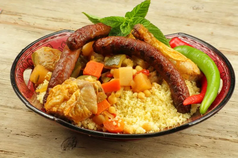 Couscous merguez aux légumes et piment grillé